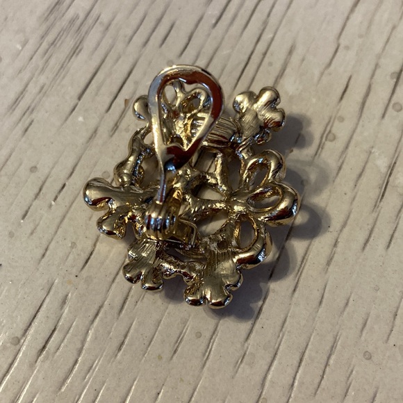 Cézanne Clip Earring, sensitive skin - Picture 5 of 6